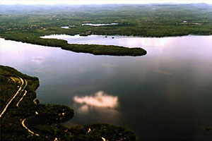 Vue aérienne du grand Lac Nominingue